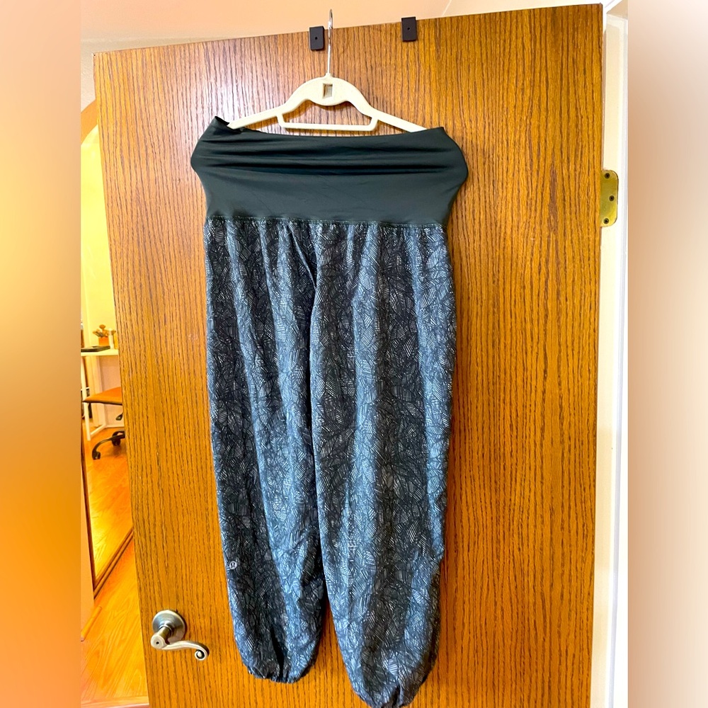Lululemon Maternity Dark green & black Patterned Harem Pants —